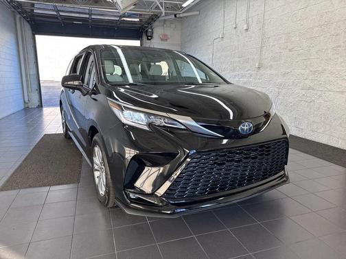 2023 Toyota Sienna XSE 7 Passenger