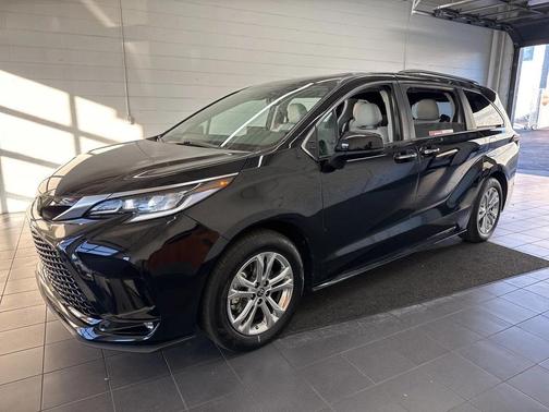 2023 Toyota Sienna XSE 7 Passenger