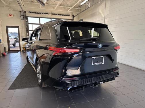 2023 Toyota Sienna XSE 7 Passenger