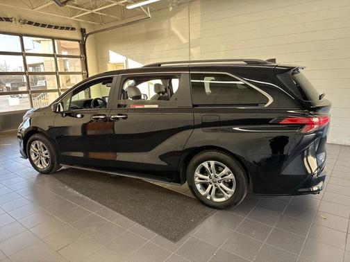 2023 Toyota Sienna XSE 7 Passenger