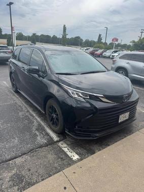 2022 Toyota Sienna LE