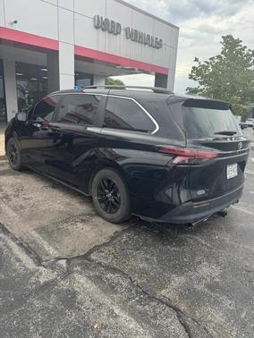 2022 Toyota Sienna LE