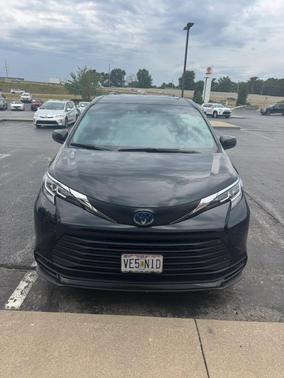2022 Toyota Sienna LE