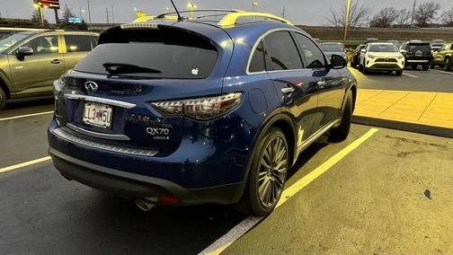 2017 INFINITI QX70 Base