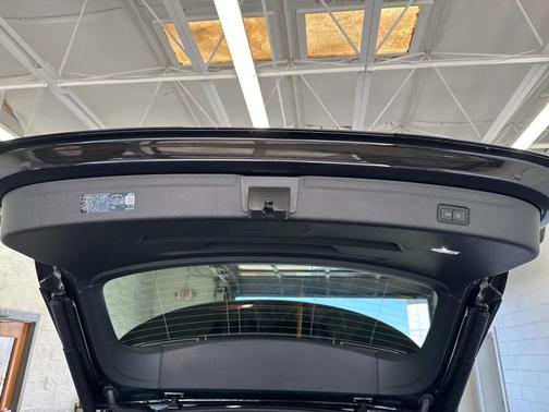 2025 Audi Q6 e-tron Prestige quattro