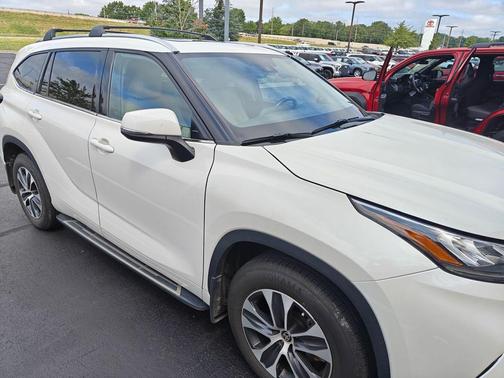 Blizzard Pearl 2020 Toyota Highlander XLE