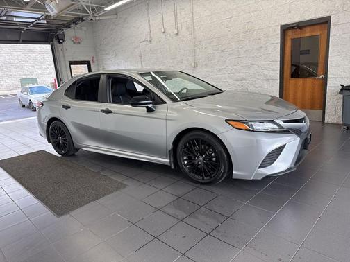 Celestial Silver Metallic 2020 Toyota Camry SE