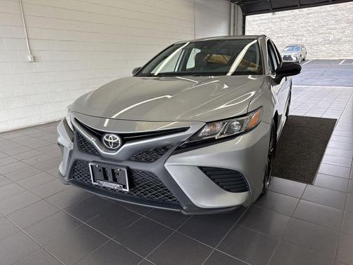 Celestial Silver Metallic 2020 Toyota Camry SE