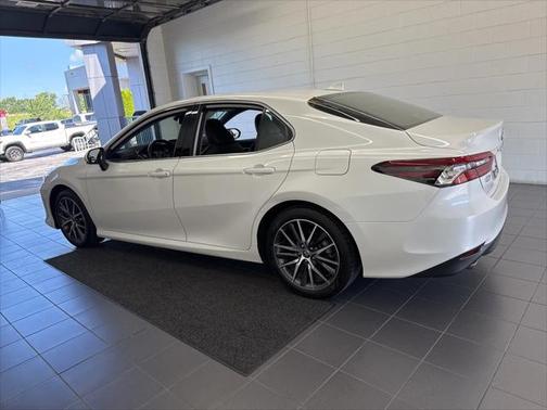 2023 Toyota Camry Hybrid XLE