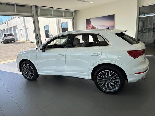 2022 Audi Q3 40 Premium