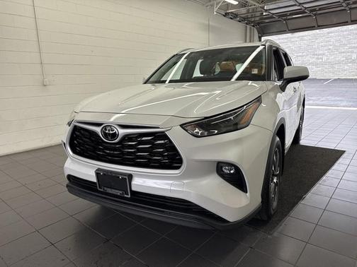 2025 Toyota Highlander Hybrid XLE