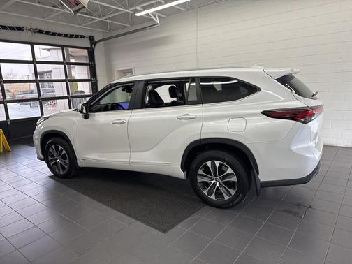 2025 Toyota Highlander Hybrid XLE