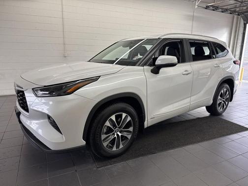 2025 Toyota Highlander Hybrid XLE