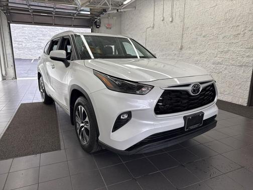 2025 Toyota Highlander Hybrid XLE