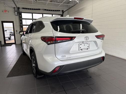 2025 Toyota Highlander Hybrid XLE