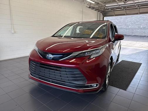 2022 Toyota Sienna Limited 7-Passenger
