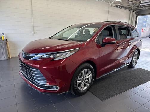 2022 Toyota Sienna Limited 7-Passenger