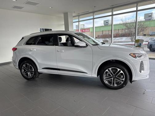 2025 Audi Q5 Premium TFSI quattro S tronic