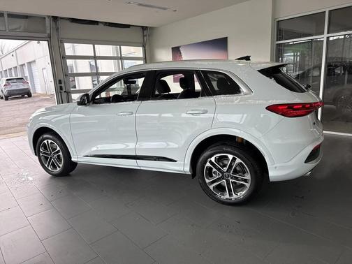 2025 Audi Q5 Premium TFSI quattro S tronic