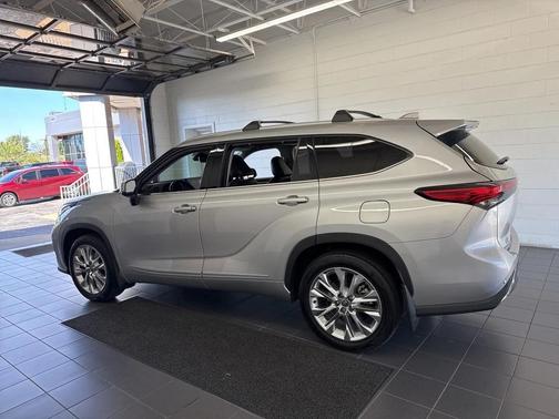2022 Toyota Highlander Limited