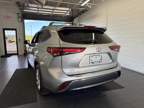 2022 Toyota Highlander Limited