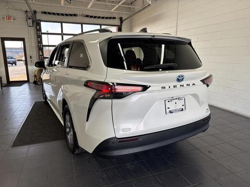 2021 Toyota Sienna XLE 7 Passenger
