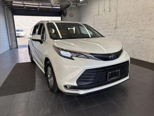 2021 Toyota Sienna XLE 7 Passenger