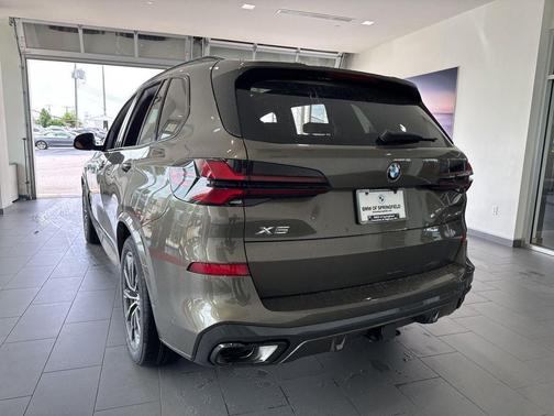 Manhattan Green Metallic 2026 BMW X5 xDrive40i