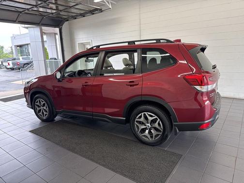 Crimson Red Pearl 2022 Subaru Forester Premium