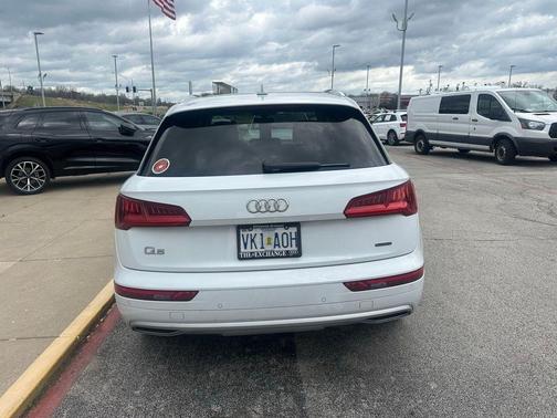 Glacier White Metallic 2020 Audi Q5 45 Premium Plus