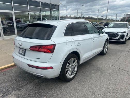 Glacier White Metallic 2020 Audi Q5 45 Premium Plus