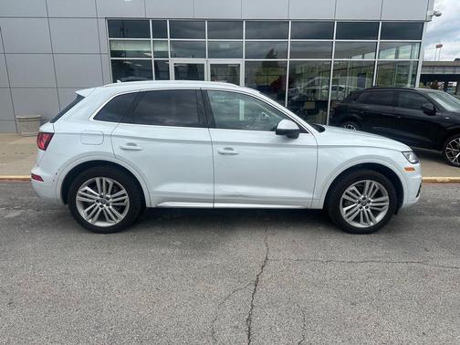 Glacier White Metallic 2020 Audi Q5 45 Premium Plus