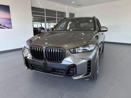 Manhattan Green Metallic 2026 BMW X5 PHEV xDrive50e