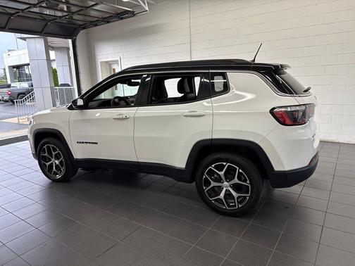 Bright White Clearcoat 2024 Jeep Compass Limited