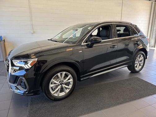 2025 Audi Q3 Premium 45 TFSI S line quattro Tiptronic