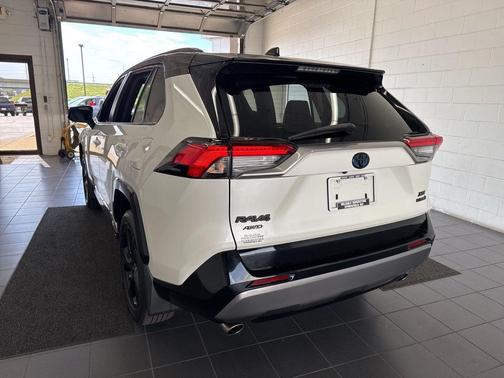 Blizzard Pearl/Midnight Black Metallic 2021 Toyota RAV4 Hybrid SE