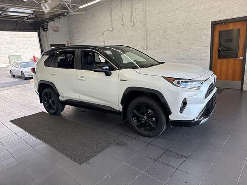Blizzard Pearl/Midnight Black Metallic 2021 Toyota RAV4 Hybrid SE