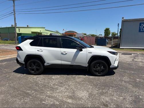 Blizzard Pearl/Midnight Black Metallic 2021 Toyota RAV4 Hybrid SE