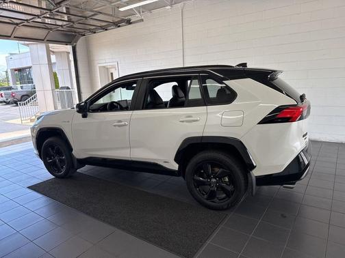 Blizzard Pearl/Midnight Black Metallic 2021 Toyota RAV4 Hybrid SE