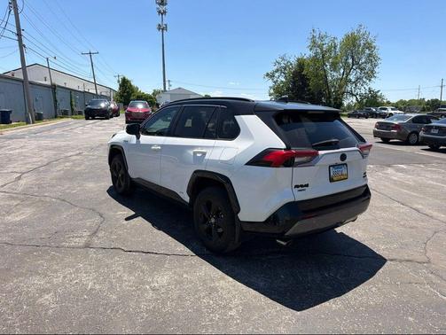 Blizzard Pearl/Midnight Black Metallic 2021 Toyota RAV4 Hybrid SE
