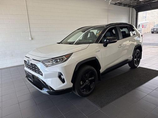 Blizzard Pearl/Midnight Black Metallic 2021 Toyota RAV4 Hybrid SE