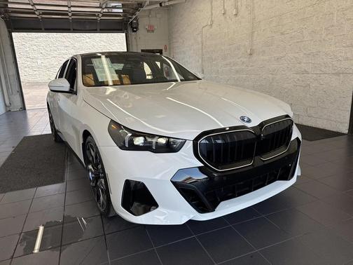 2026 BMW 550e 550e xDrive