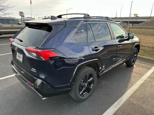 2021 Toyota RAV4 Hybrid SE