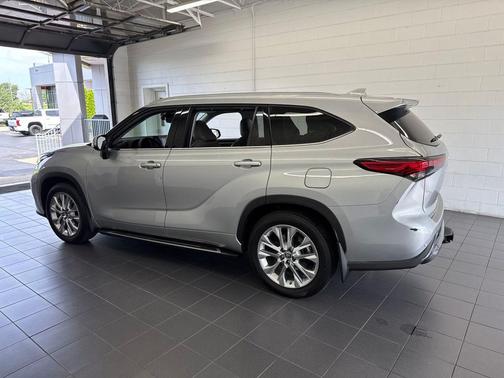Celestial Silver Metallic 2021 Toyota Highlander Limited