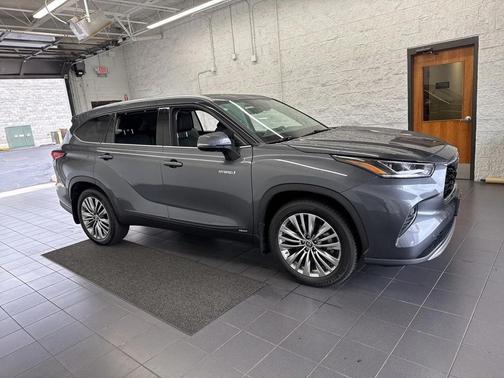 2021 Toyota Highlander Hybrid Platinum