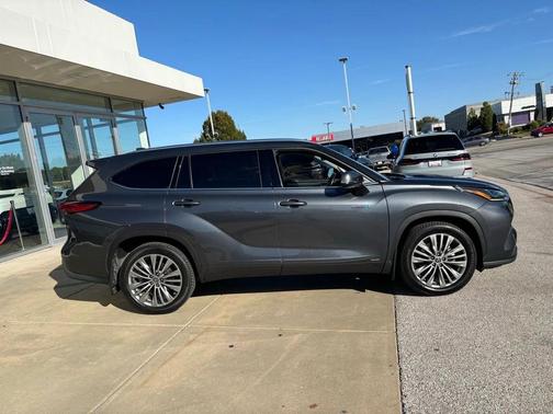 2021 Toyota Highlander Hybrid Platinum