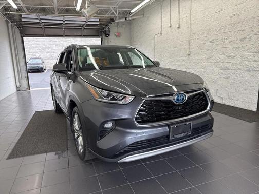 2021 Toyota Highlander Hybrid Platinum