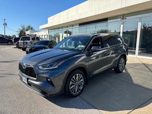 2021 Toyota Highlander Hybrid Platinum