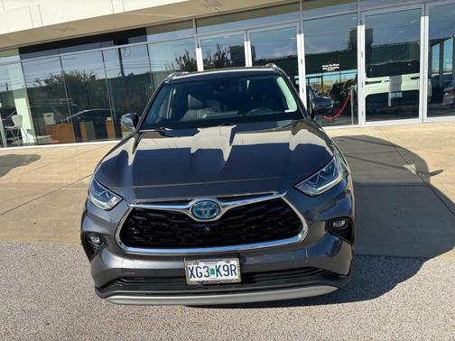 2021 Toyota Highlander Hybrid Platinum