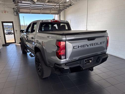 Sterling Gray Metallic 2024 Chevrolet Colorado Trail Boss